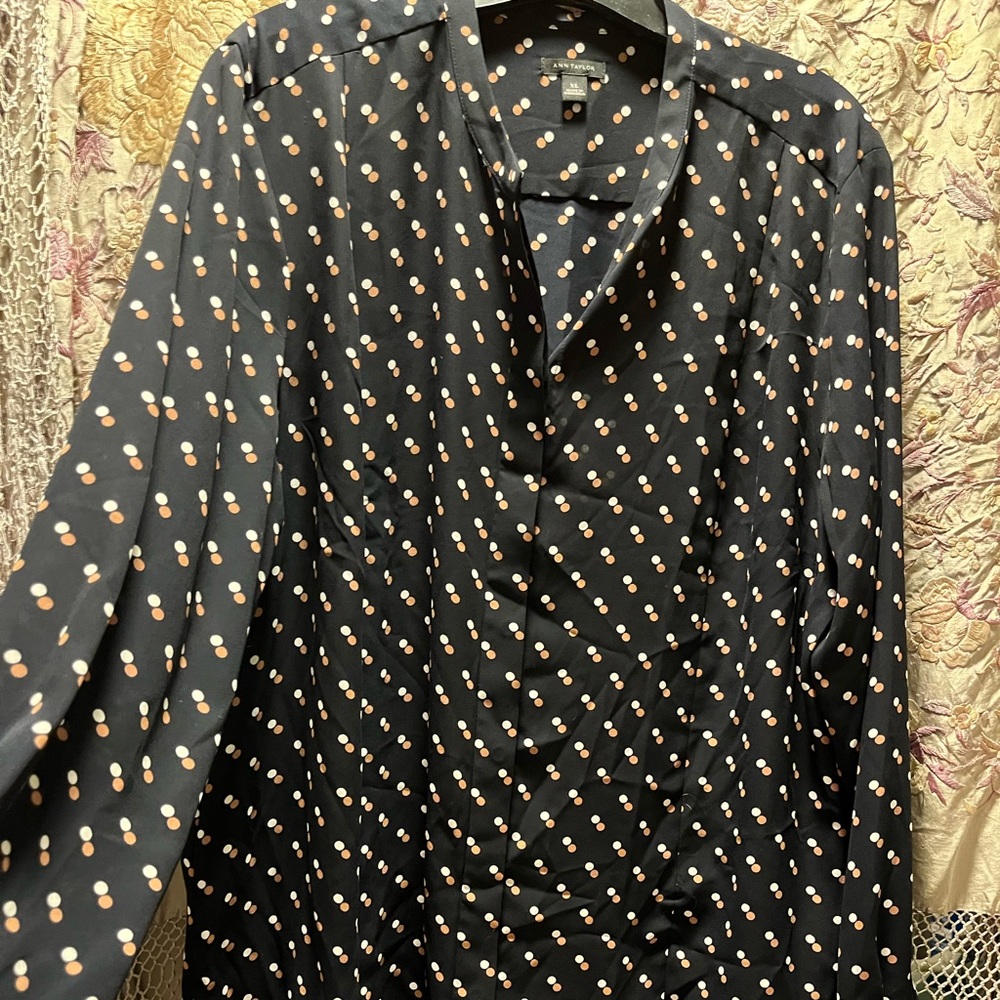 Ann Taylor Navy blouse with cream and pink polka dots print sz XL